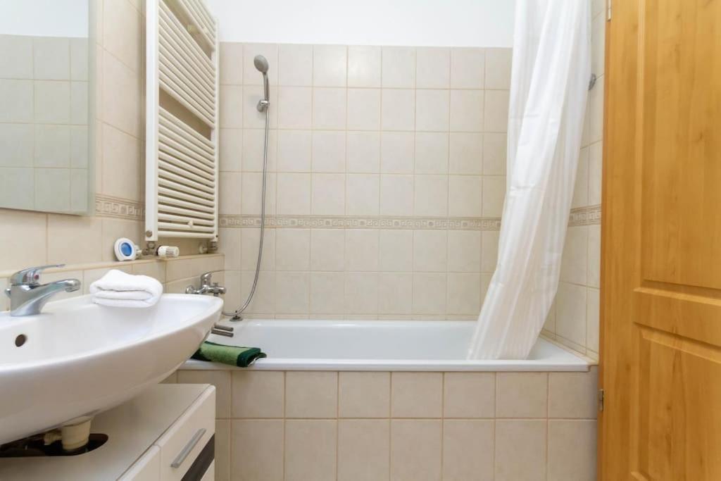 Appartement Gozsdu White Raven 3 - Terrace And Free Underground Parking à Budapest Extérieur photo